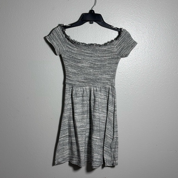 Hollister Women Gray Smocked off shoulder Dress size Small - Picture 1 of 8